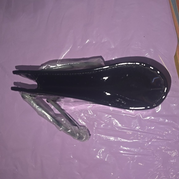 NWOT NEIMAN MARCUS black vinyl patent purse - Picture 4 of 5